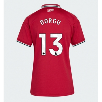 Manchester United Patrick Dorgu #13 Maglia Gara Casa Repliche 2026-27 Donna Maniche Corte